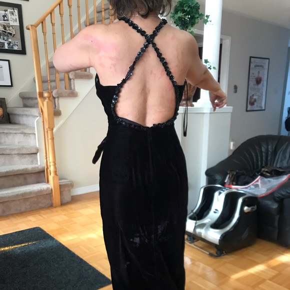 WOMANS NIGHT DRESS. SIZE MEDIUM - Picture 7 of 8